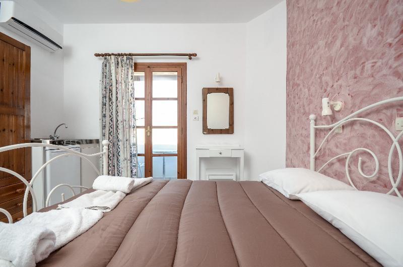 Depis Economy Studios & Apartments Naxos City Экстерьер фото